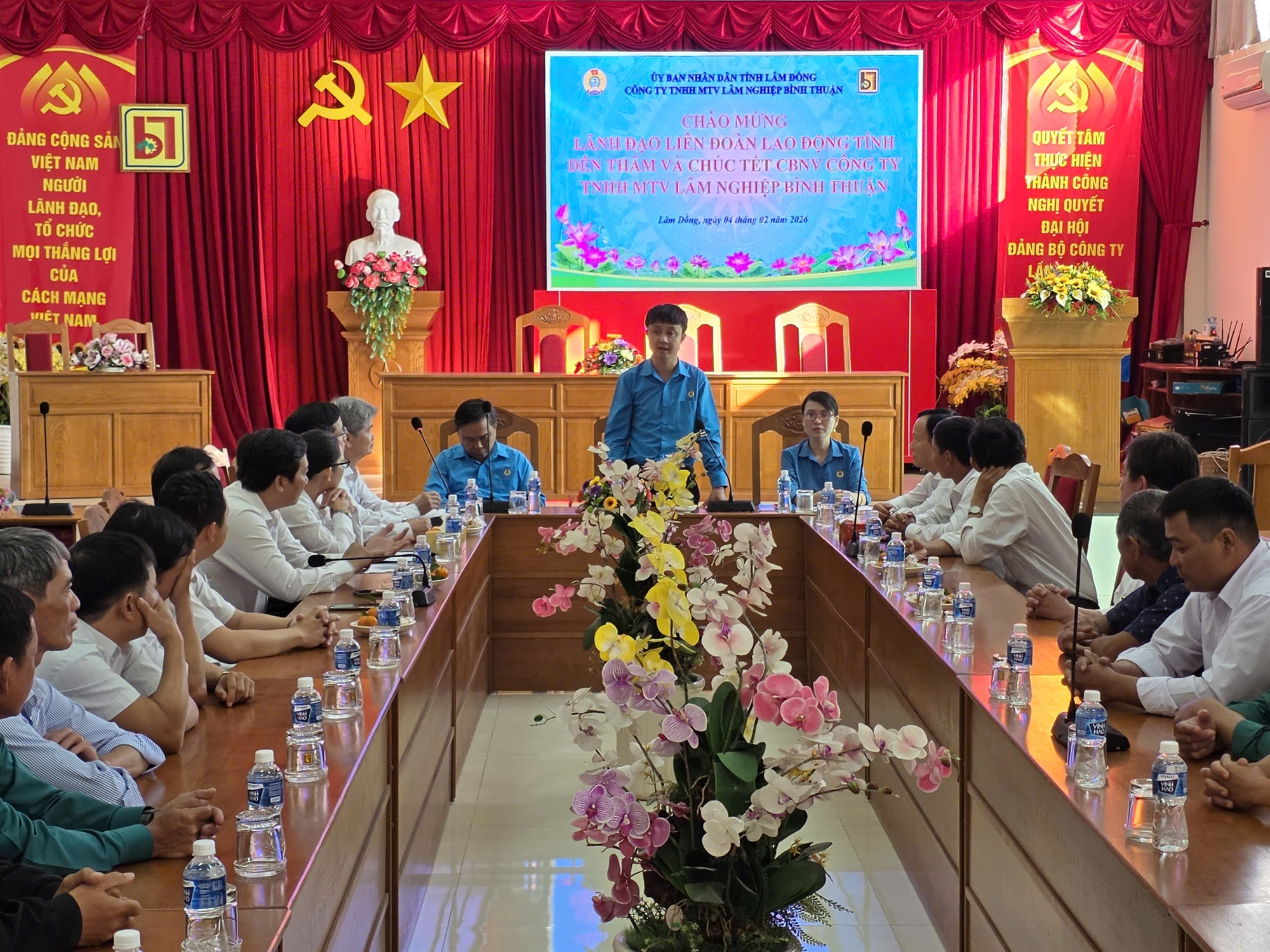 CHÀO MỪNG LIÊN ĐOÀN LAO ĐỘNG TỈNH ĐẾN CHÚC TẾT - CHƯƠNG TRÌNH TẶNG QUÀ TẾT CHO NGƯỜI LAO ĐỘNG CÓ HOÀN CẢNH KHÓ KHĂN